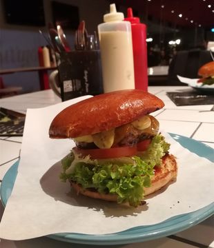 Burger on a Plate