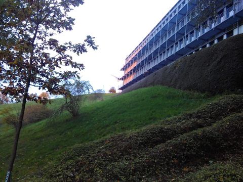 A grean meadow in front of a university building of Wuppertal university