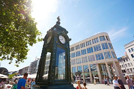 Clock at the Kröpcke square © Hanover Marketing and Tourism GmbH