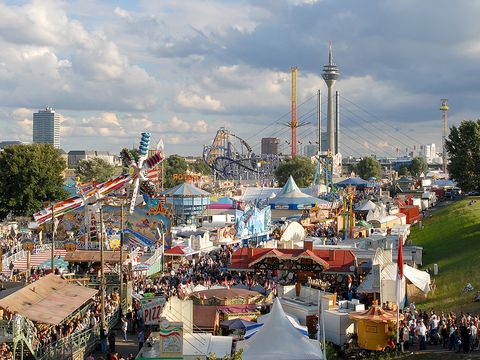 Largest fun fair by the Rhine © Marketing Tourismus GmbH