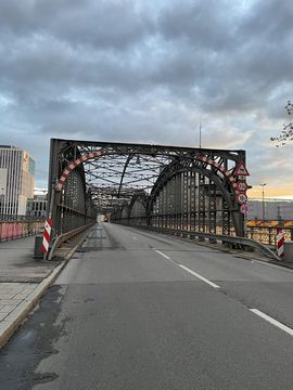 "Hackerbrücke" bridge