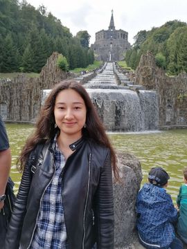 Rayhona in front of the Kassel-Wilhelmshöhe Waterfall.