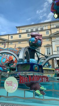 A fairground ride at the Darmstadt Heinerfest.