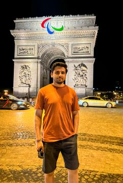 Umar in front of Arc de Triomphe, Paris